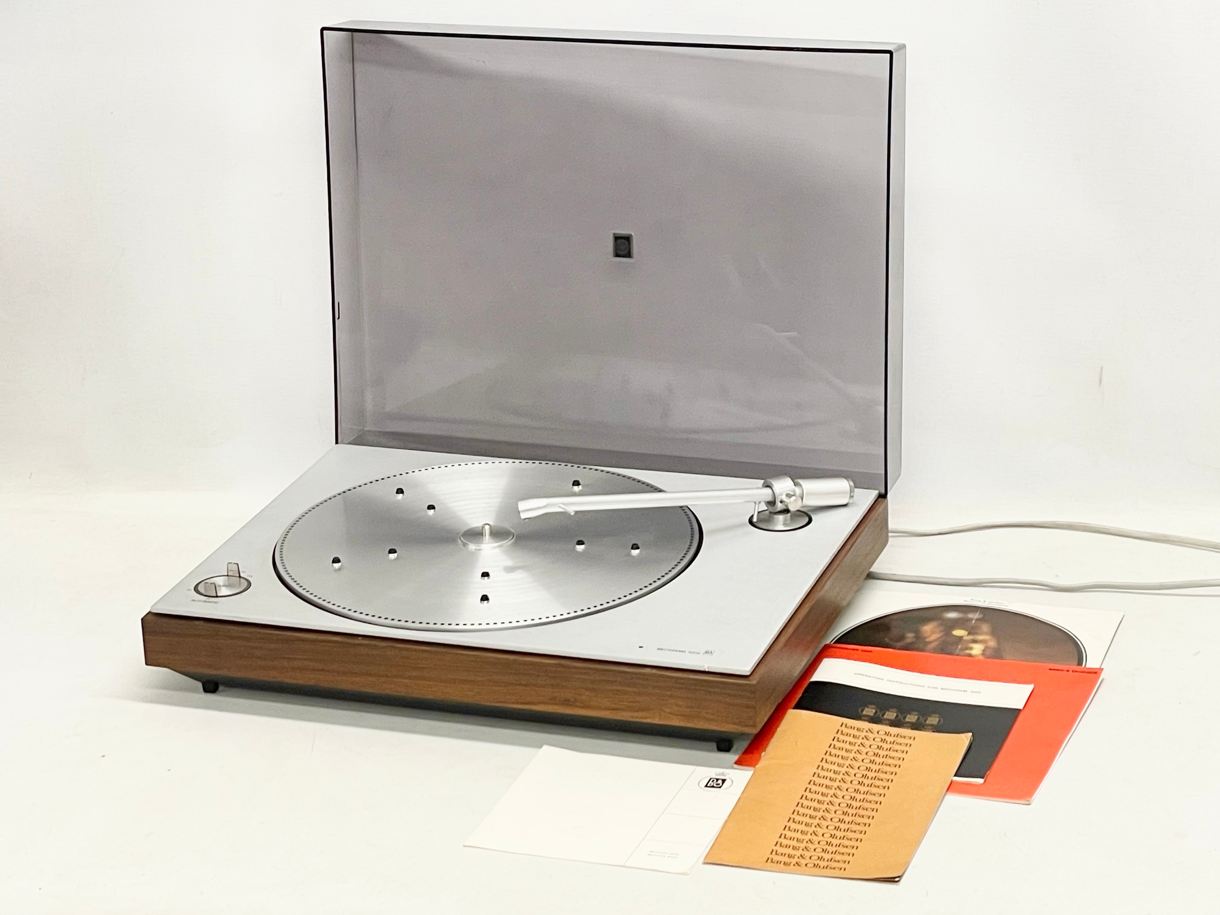 BANG AND OLUFSEN OF popular DENMARK GREAT TURNTABLE PLUS 3-VINYL RECORDS