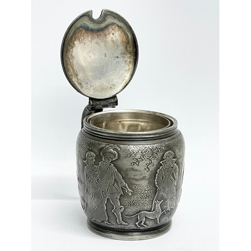 15 - A late 19th century Reed & Barton silver plated mustard pot with original glass liner. 9x8cm