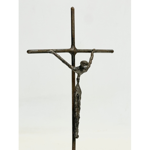 31 - A vintage crucifix 25.5cm