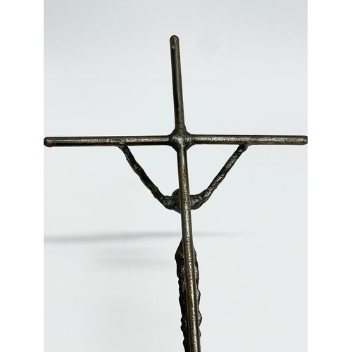 31 - A vintage crucifix 25.5cm