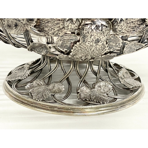 17 - A good quality late 19th century pierced silver plated bowl. 27x12cm