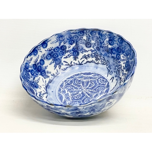 41 - A 19th century Japanese blue and white porcelain bowl on stand. Bowl measures 16x6.5cm