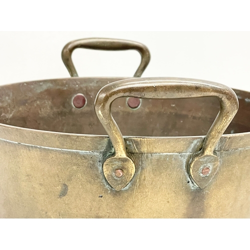 64 - A mid 19th century brass 2 handled preserving pan. 30x28x18cm