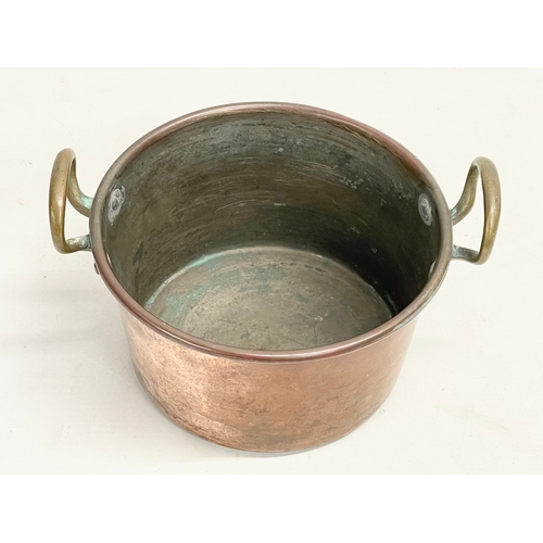 65 - A Victorian copper 2 handled pot. 21x17x13cm