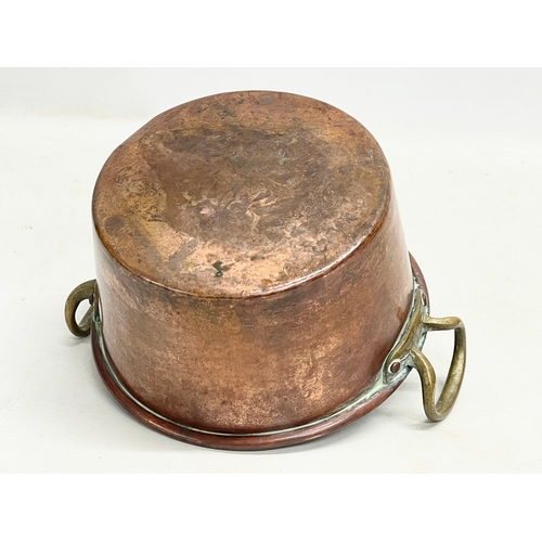 65 - A Victorian copper 2 handled pot. 21x17x13cm