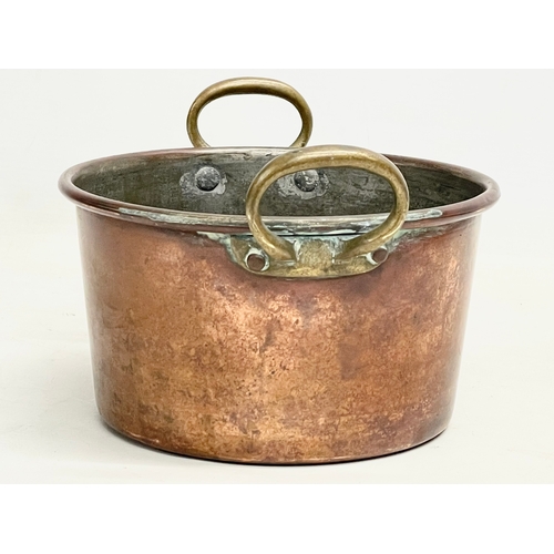 65 - A Victorian copper 2 handled pot. 21x17x13cm