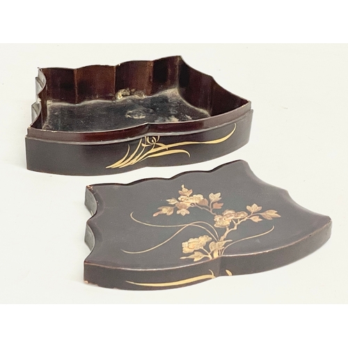 139 - A mid 19th century Japanese hand painted and lacquered butterfly trinket box. 15.5x9.5x4cm