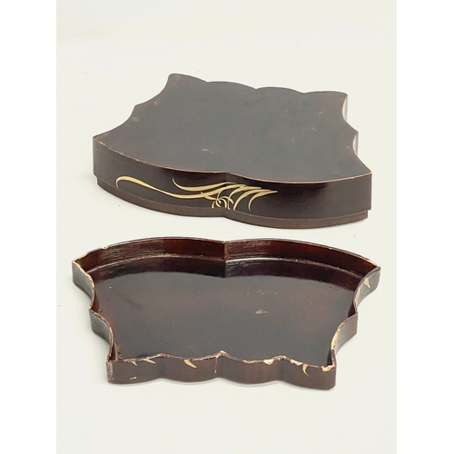 139 - A mid 19th century Japanese hand painted and lacquered butterfly trinket box. 15.5x9.5x4cm