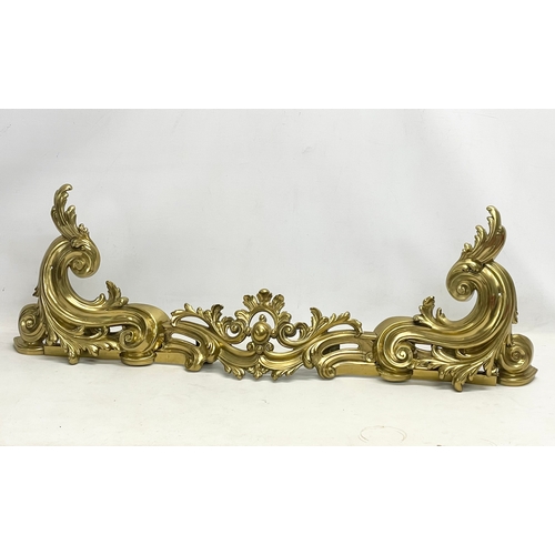 25 - An early 20th century French Louis XV 18th century style Rococo brass fender. 151x35cm