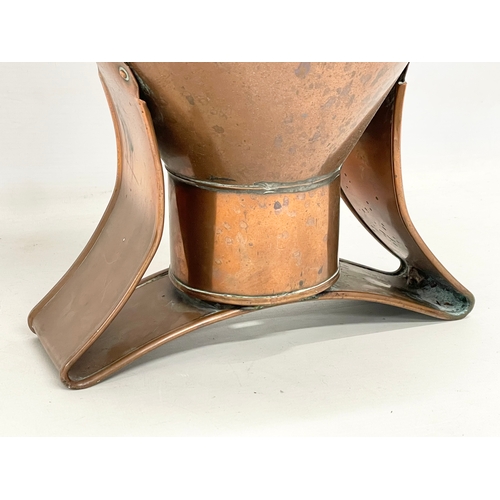 160 - A large early 20th century copper beer funnel by Lund & Reynolds LTD. 31x29x33cm