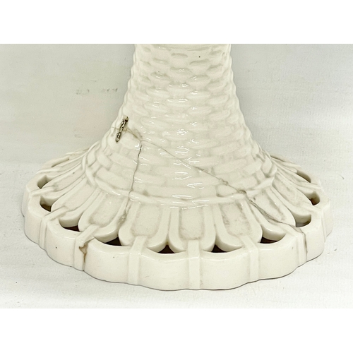 254A - A 1st period Belleek Pottery comport. Circa 1891. 26x17cm