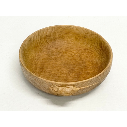 1 - A Robert ‘Mouseman’ Thompson oak bowl. 16x15x4.5cm