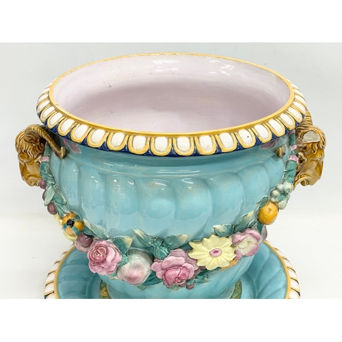 26 - A large Minton’s Majolica rams head jardiniere and platter. Late 19th century. 46x43x35cm.