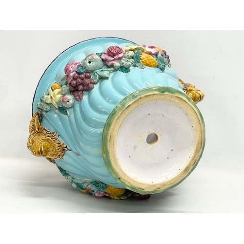 26 - A large Minton’s Majolica rams head jardiniere and platter. Late 19th century. 46x43x35cm.