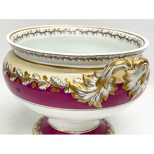 72 - A 19th century Wedgwood ‘Oak’ Pearl china jardiniere. 31x27x19cm