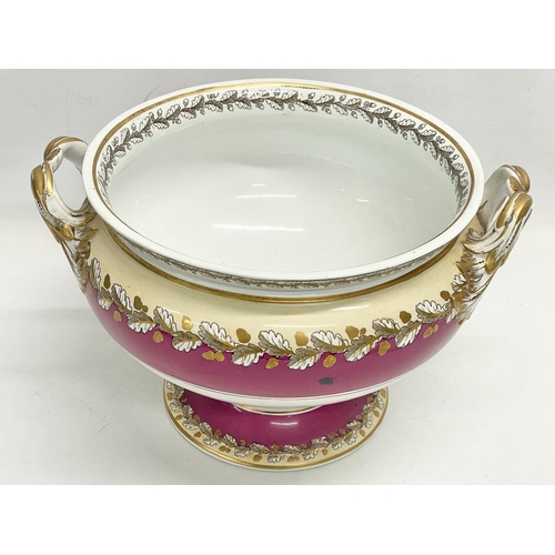 72 - A 19th century Wedgwood ‘Oak’ Pearl china jardiniere. 31x27x19cm