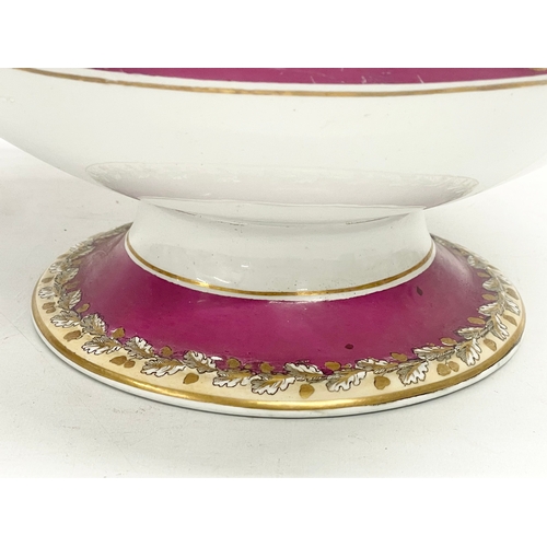 72 - A 19th century Wedgwood ‘Oak’ Pearl china jardiniere. 31x27x19cm