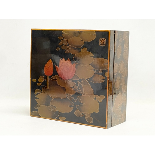 209 - A vintage Japanese lacquered box. 22.5x22.5x10.5cm