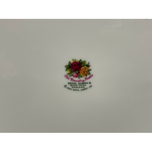 30 - A set of 6 1962 Royal Albert LTD ‘Old Country Roses’ dinner plates. 26cm.