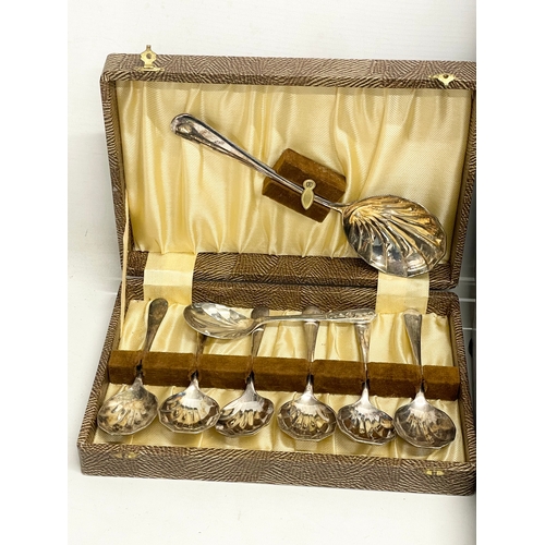 233 - A collection of vintage cutlery sets and a Wedgwood bar set in box. A silver plated cutlery set in o... 