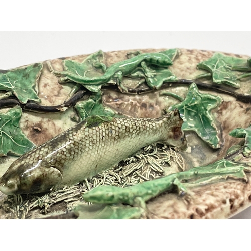 94 - A late 19th century Thomas Sergent Palissy Majolica fish design wall plaque. 15.5x9cm