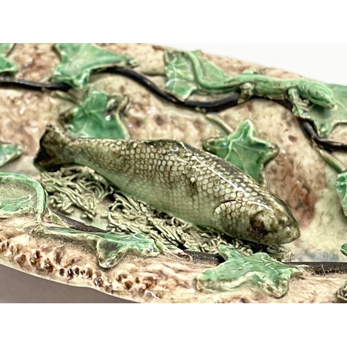 94 - A late 19th century Thomas Sergent Palissy Majolica fish design wall plaque. 15.5x9cm