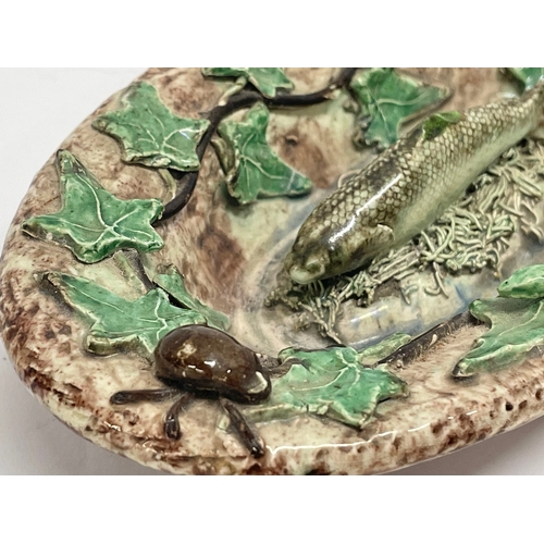 94 - A late 19th century Thomas Sergent Palissy Majolica fish design wall plaque. 15.5x9cm