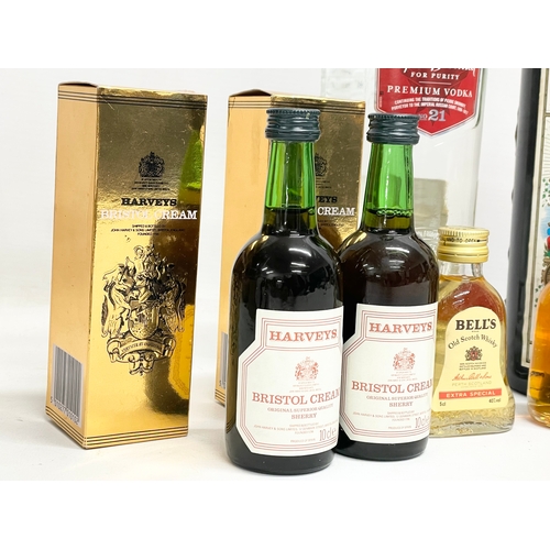 248 - A collection of alcohol. A bottle of Teachers Highland Cream Scotch Whisky Merry Christmas, 5cl. 2 H... 