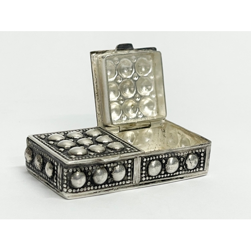 142 - An ornate silver pillbox. 27.84 grams. 5cm