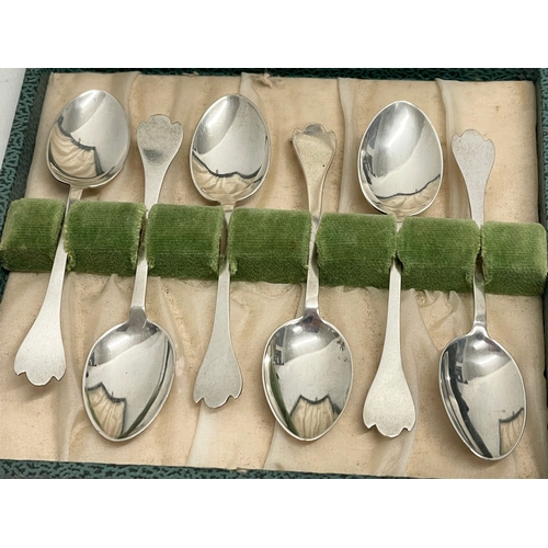 154 - A set of 6 Sheffield silver spoons. 46.5 grams. 1913.