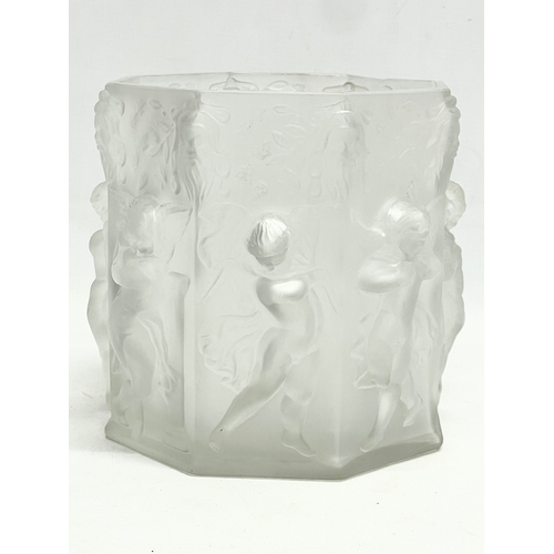 258 - A large vintage Frosted Glass Putti vase. Possibly by Hoffman & Schlevogt Ingrid. 21x19cm