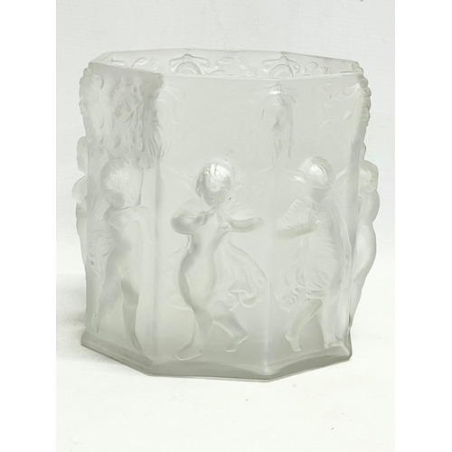 258 - A large vintage Frosted Glass Putti vase. Possibly by Hoffman & Schlevogt Ingrid. 21x19cm