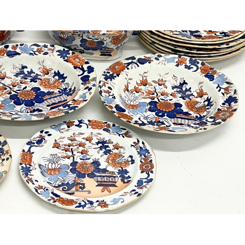 101 - A 17 piece early 19th century Mason’s Patent Ironstone China dinner service. Regency period. Circa 1... 