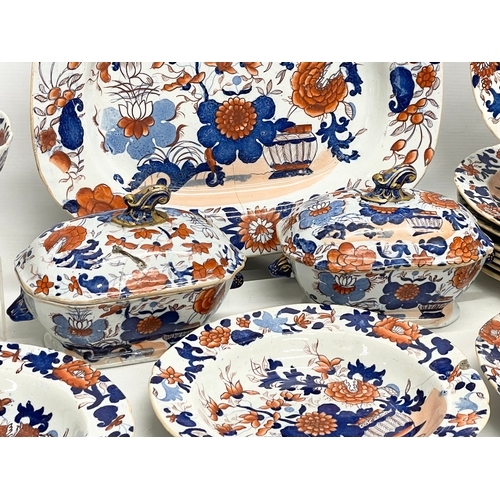 101 - A 17 piece early 19th century Mason’s Patent Ironstone China dinner service. Regency period. Circa 1... 