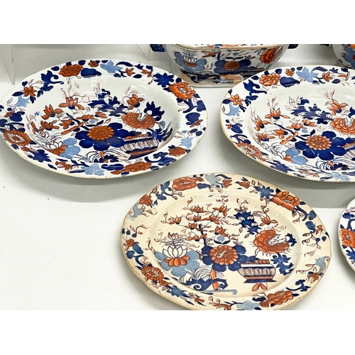 101 - A 17 piece early 19th century Mason’s Patent Ironstone China dinner service. Regency period. Circa 1... 