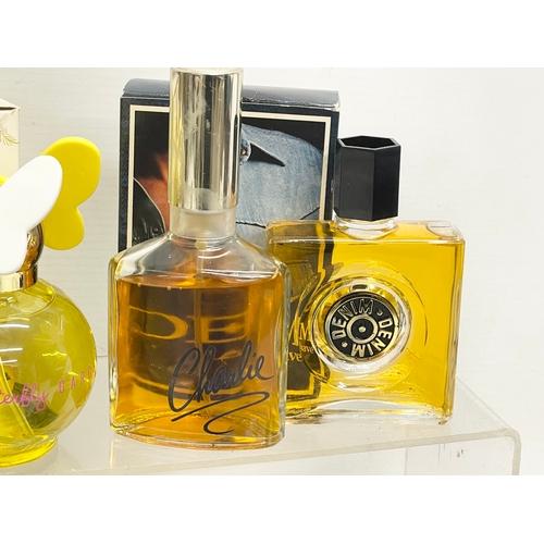 186 - A collection of perfumes and aftershaves