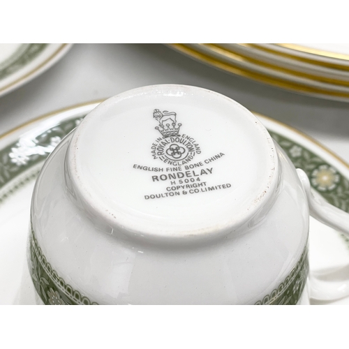 287 - A 42 piece Royal Doulton ‘Rondelay’ tea and dinner service. 6 dinner plates. Platter. 6 salad plates... 