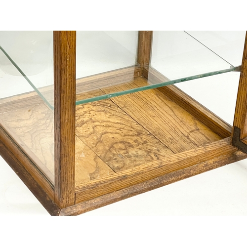 55 - A large Edwardian oak tabletop display cabinet. 49x44x47cm