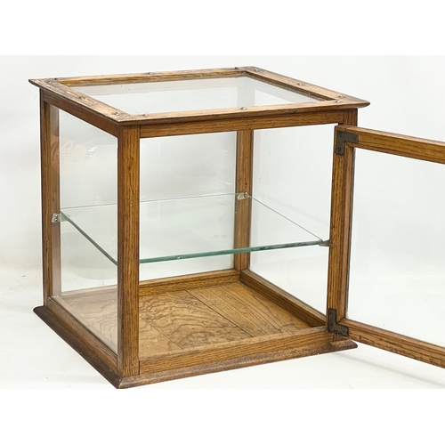 55 - A large Edwardian oak tabletop display cabinet. 49x44x47cm