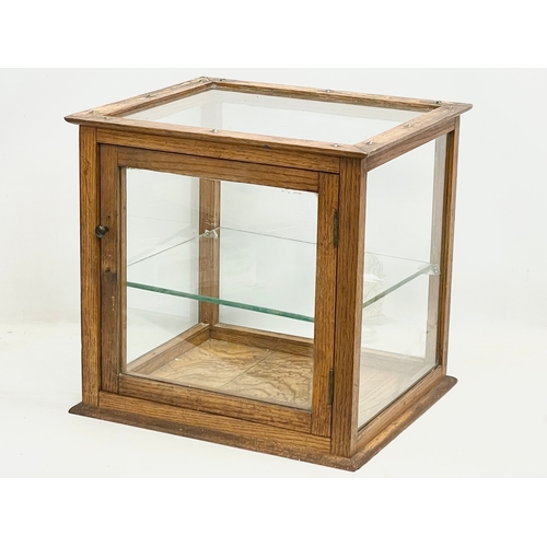 55 - A large Edwardian oak tabletop display cabinet. 49x44x47cm