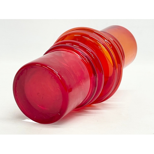 110 - A vintage ‘Tulppaani’ Art Glass vase designed by Tamara Aladin for Riihimaki. 20cm