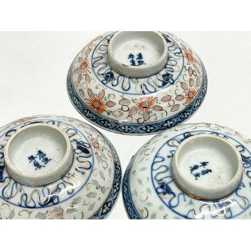 389 - A set of 3 18th/19th century Chinese porcelain rice bowls and covers. 11x9cm