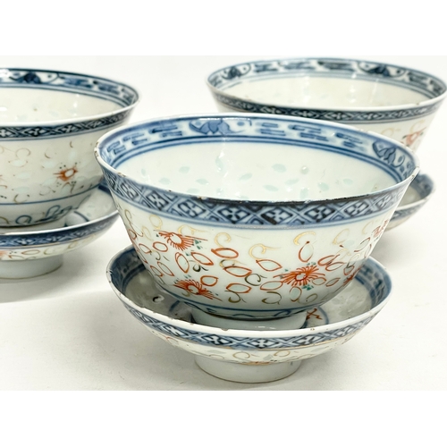 389 - A set of 3 18th/19th century Chinese porcelain rice bowls and covers. 11x9cm