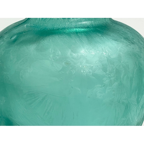 392 - A large early 20th century grass pattern glass vase. 19x32.5cm.