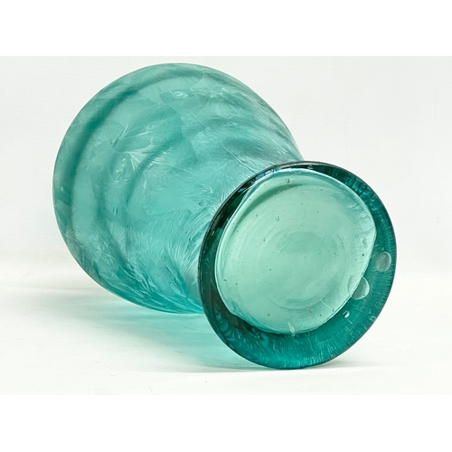 392 - A large early 20th century grass pattern glass vase. 19x32.5cm.