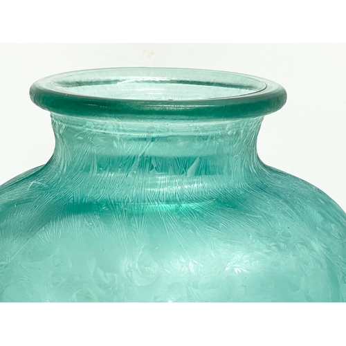 392 - A large early 20th century grass pattern glass vase. 19x32.5cm.