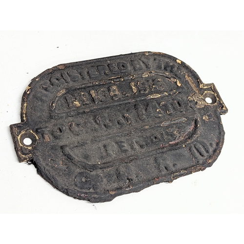 557 - A collection of early 20th century cast iron railway plaques. Dated 1916, 1922.