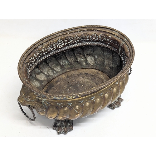 65E - An ornate 19th century planter with lion paw feet in the Regency style. 31x15.5cm