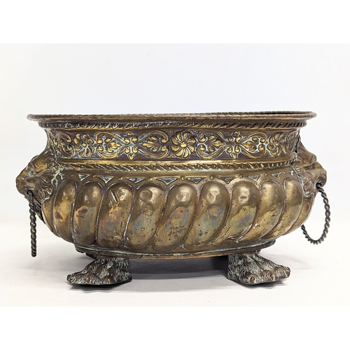 65E - An ornate 19th century planter with lion paw feet in the Regency style. 31x15.5cm