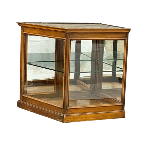 54 - A very large Edwardian oak tabletop mirror back display cabinet. 100x84x76cm